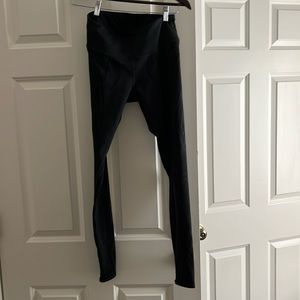 Black/ black pattern alo leggings